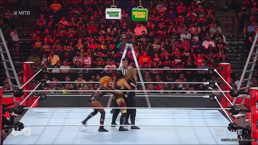 WWE_RAW_27th_June_2022_720p_WEBRip_h264_mp4_007296008.jpg