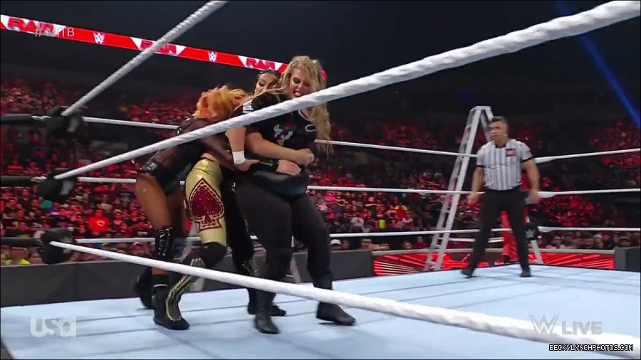 WWE_RAW_27th_June_2022_720p_WEBRip_h264_mp4_007301213.jpg