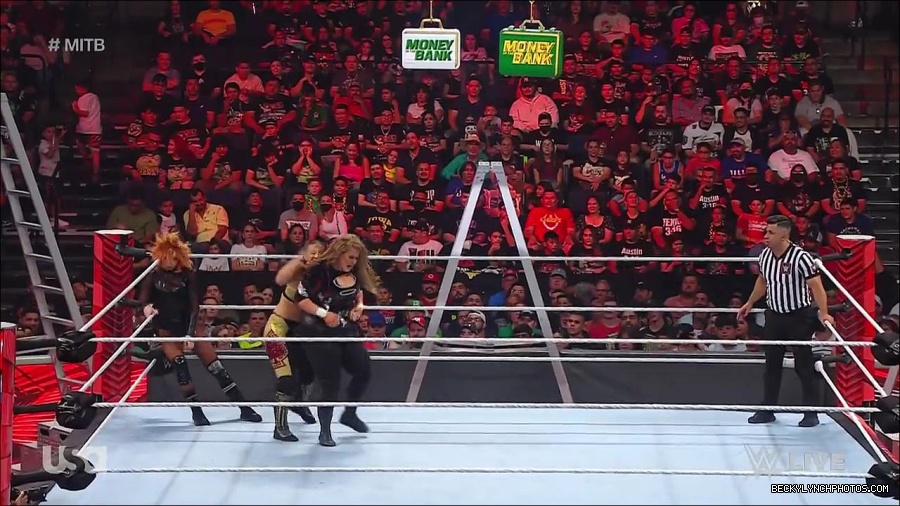 WWE_RAW_27th_June_2022_720p_WEBRip_h264_mp4_007303215.jpg