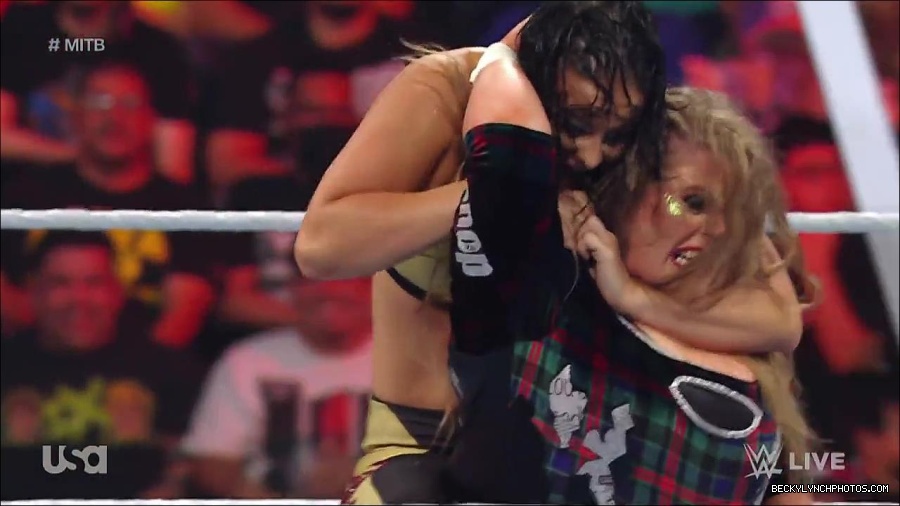 WWE_RAW_27th_June_2022_720p_WEBRip_h264_mp4_007306418.jpg