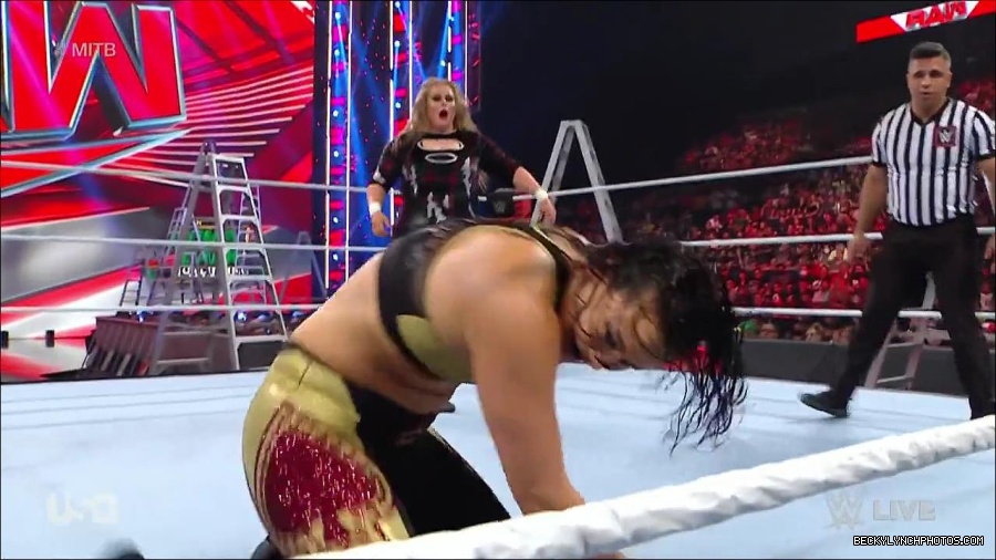 WWE_RAW_27th_June_2022_720p_WEBRip_h264_mp4_007308420.jpg