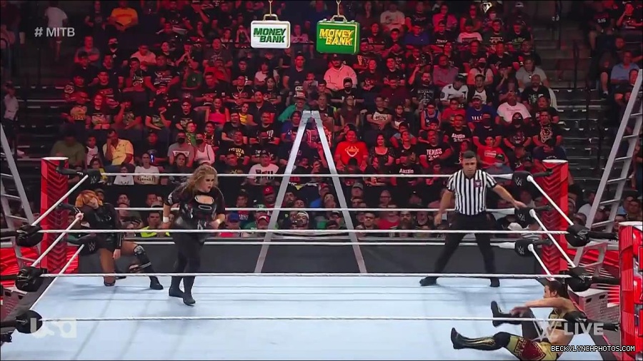 WWE_RAW_27th_June_2022_720p_WEBRip_h264_mp4_007309621.jpg
