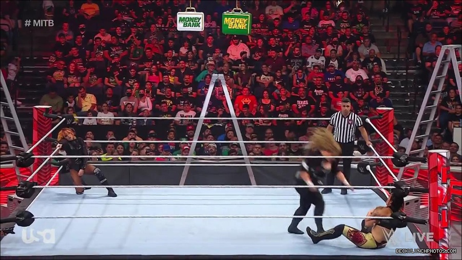 WWE_RAW_27th_June_2022_720p_WEBRip_h264_mp4_007311223.jpg