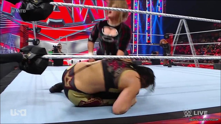 WWE_RAW_27th_June_2022_720p_WEBRip_h264_mp4_007313225.jpg