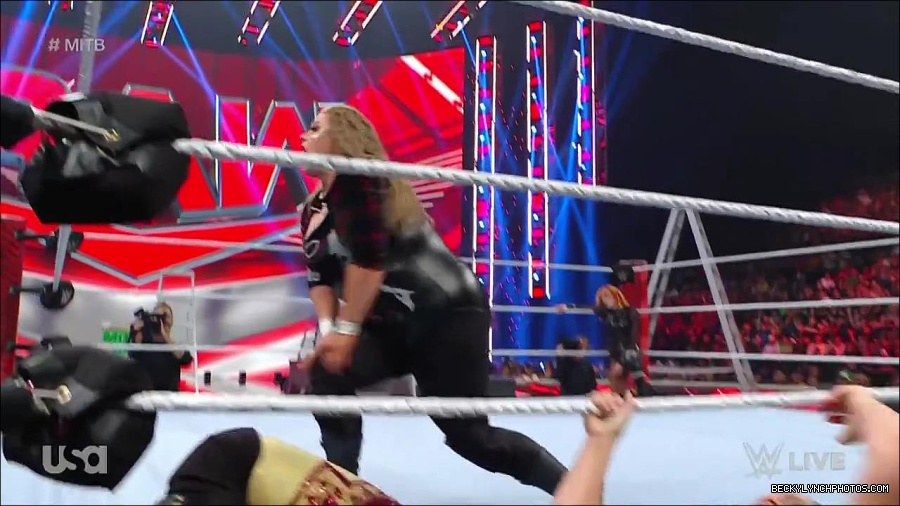 WWE_RAW_27th_June_2022_720p_WEBRip_h264_mp4_007314026.jpg