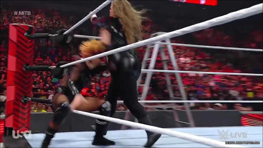 WWE_RAW_27th_June_2022_720p_WEBRip_h264_mp4_007316829.jpg