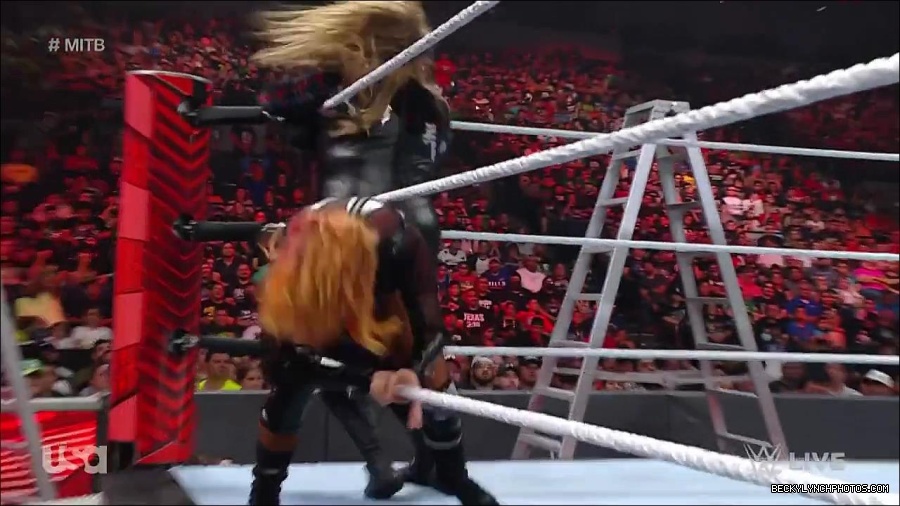 WWE_RAW_27th_June_2022_720p_WEBRip_h264_mp4_007317229.jpg