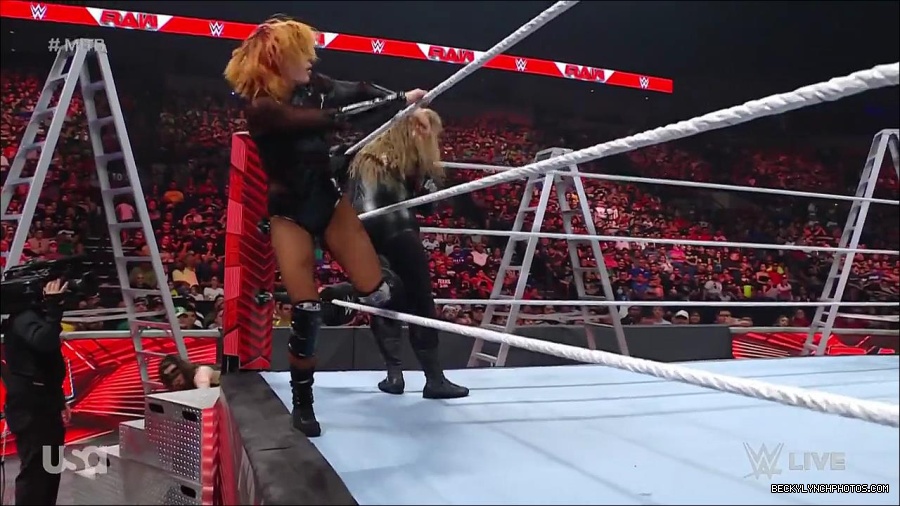WWE_RAW_27th_June_2022_720p_WEBRip_h264_mp4_007318030.jpg