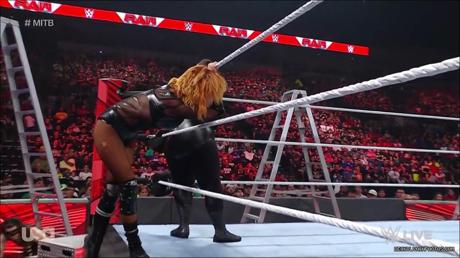 WWE_RAW_27th_June_2022_720p_WEBRip_h264_mp4_007318831.jpg