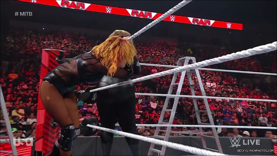WWE_RAW_27th_June_2022_720p_WEBRip_h264_mp4_007319231.jpg