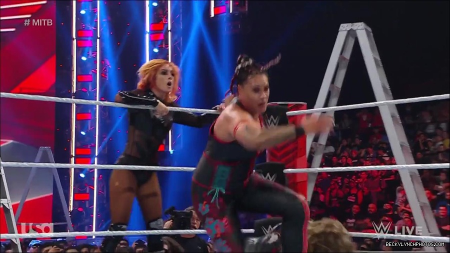 WWE_RAW_27th_June_2022_720p_WEBRip_h264_mp4_007322034.jpg