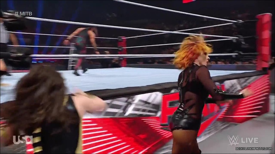 WWE_RAW_27th_June_2022_720p_WEBRip_h264_mp4_007324436.jpg