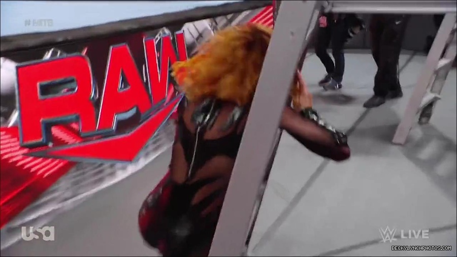 WWE_RAW_27th_June_2022_720p_WEBRip_h264_mp4_007325237.jpg