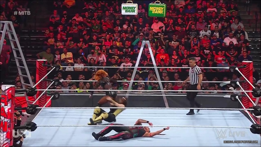 WWE_RAW_27th_June_2022_720p_WEBRip_h264_mp4_007341637.jpg