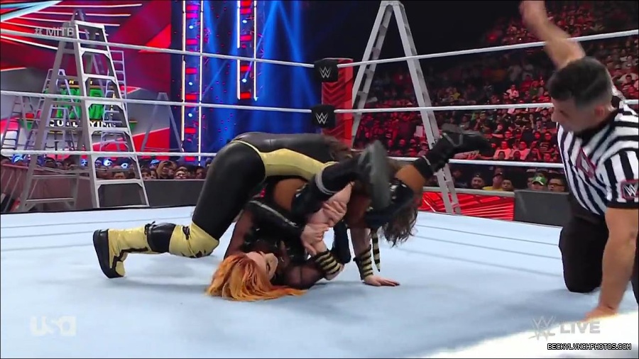 WWE_RAW_27th_June_2022_720p_WEBRip_h264_mp4_007343238.jpg