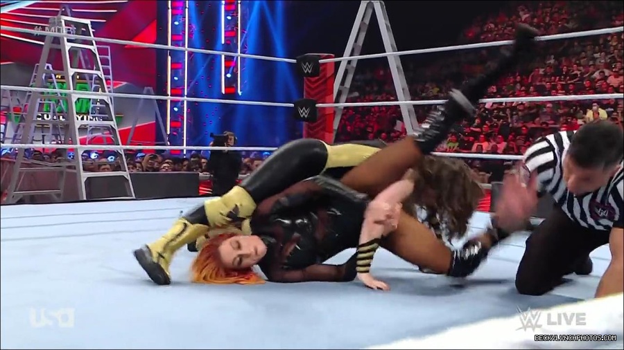 WWE_RAW_27th_June_2022_720p_WEBRip_h264_mp4_007343639.jpg