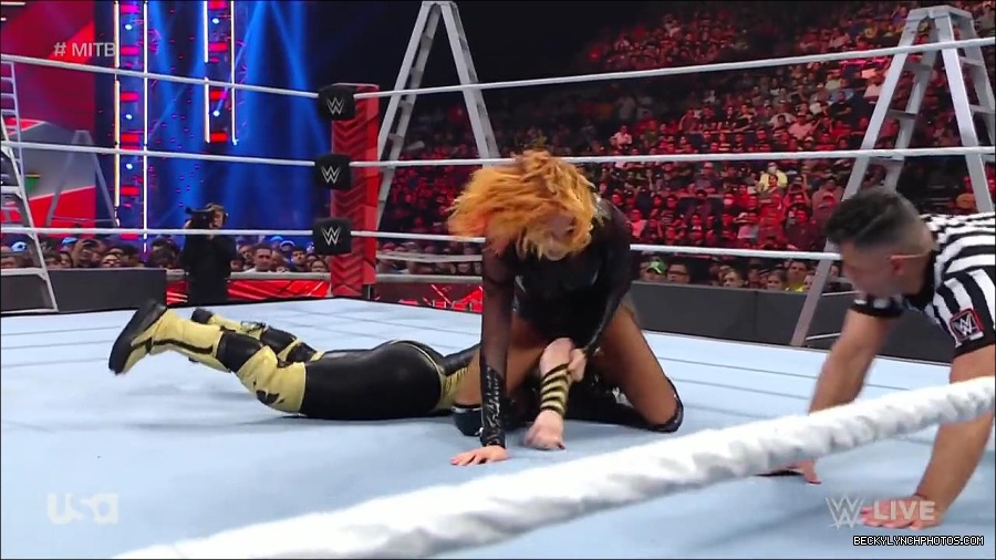 WWE_RAW_27th_June_2022_720p_WEBRip_h264_mp4_007344440.jpg