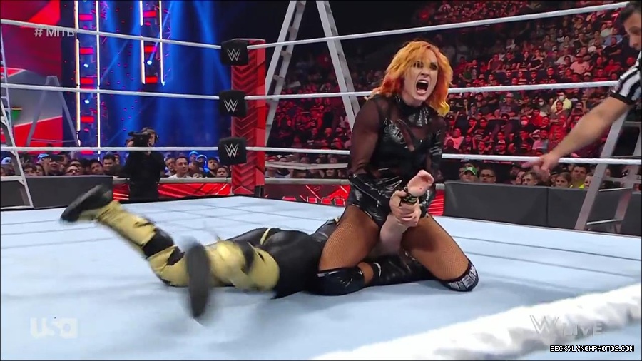 WWE_RAW_27th_June_2022_720p_WEBRip_h264_mp4_007346041.jpg