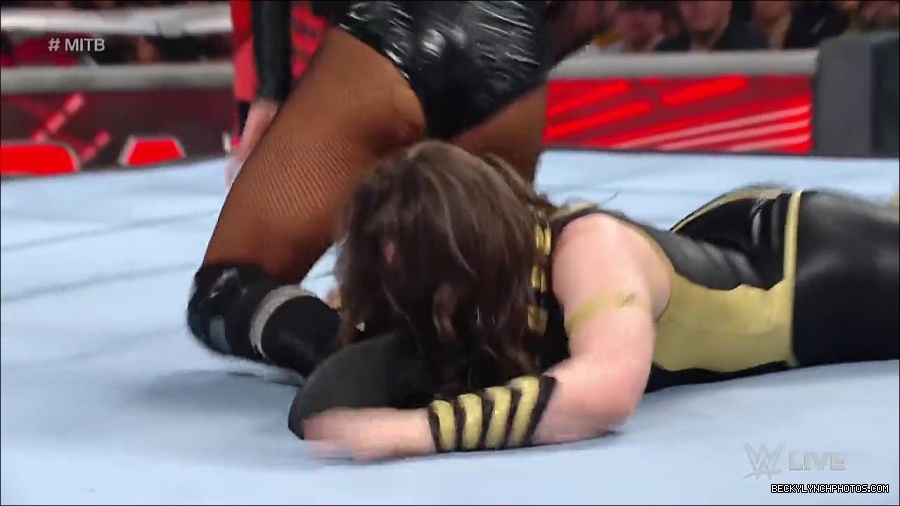 WWE_RAW_27th_June_2022_720p_WEBRip_h264_mp4_007350446.jpg