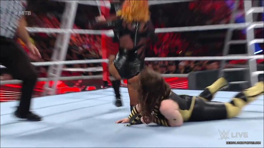 WWE_RAW_27th_June_2022_720p_WEBRip_h264_mp4_007350846.jpg