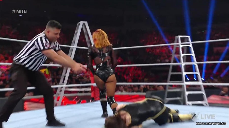 WWE_RAW_27th_June_2022_720p_WEBRip_h264_mp4_007351246.jpg