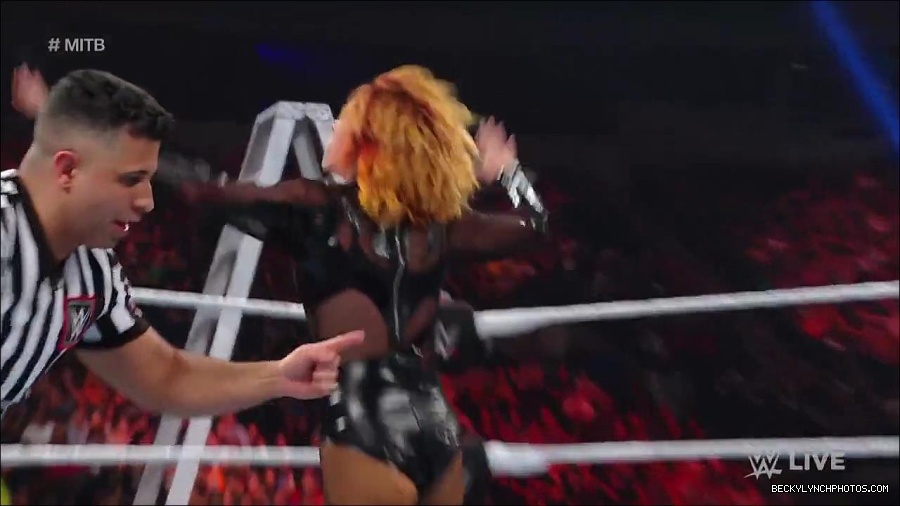 WWE_RAW_27th_June_2022_720p_WEBRip_h264_mp4_007351647.jpg