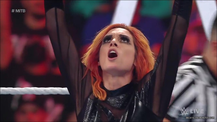 WWE_RAW_27th_June_2022_720p_WEBRip_h264_mp4_007354049.jpg