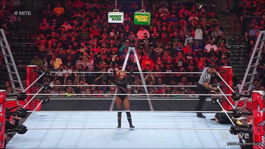 WWE_RAW_27th_June_2022_720p_WEBRip_h264_mp4_007355651.jpg