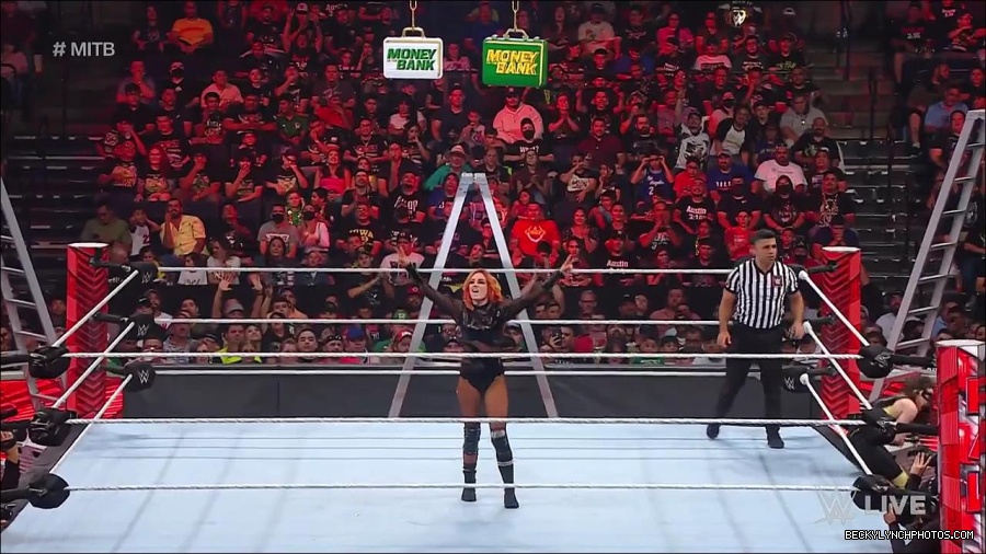 WWE_RAW_27th_June_2022_720p_WEBRip_h264_mp4_007358053.jpg