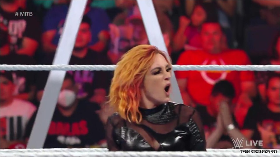 WWE_RAW_27th_June_2022_720p_WEBRip_h264_mp4_007358854.jpg