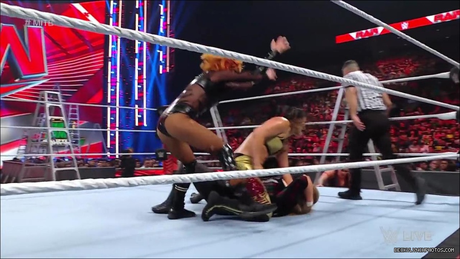 WWE_RAW_27th_June_2022_720p_WEBRip_h264_mp4_007362457.jpg