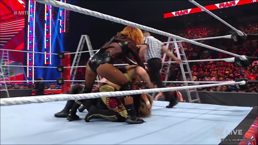 WWE_RAW_27th_June_2022_720p_WEBRip_h264_mp4_007362857.jpg