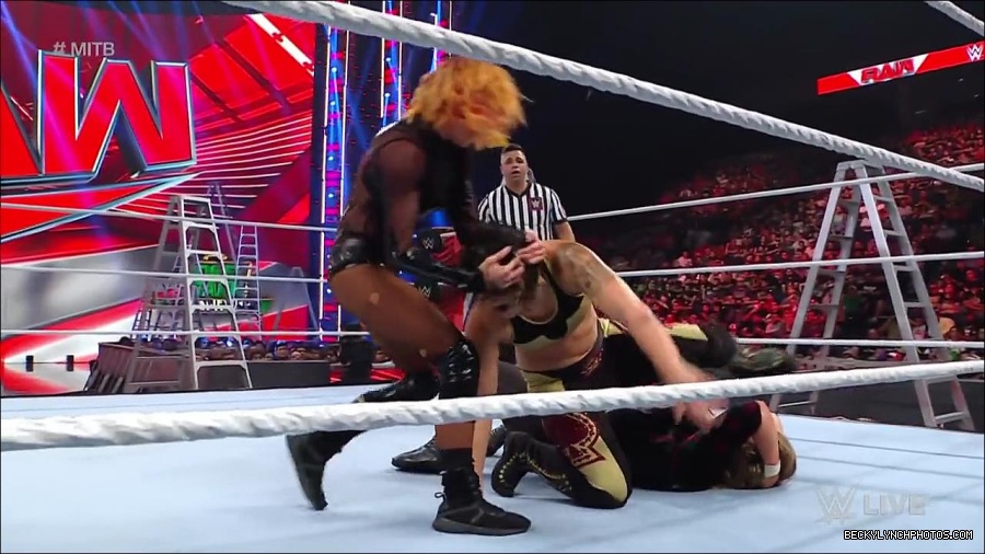 WWE_RAW_27th_June_2022_720p_WEBRip_h264_mp4_007364059.jpg