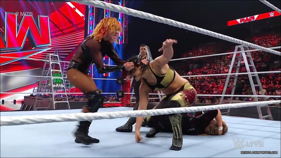 WWE_RAW_27th_June_2022_720p_WEBRip_h264_mp4_007364459.jpg