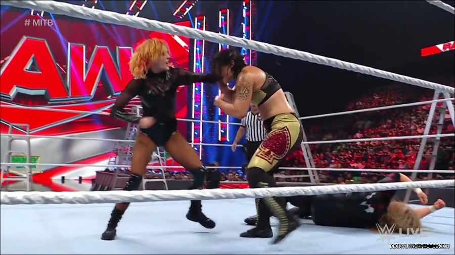 WWE_RAW_27th_June_2022_720p_WEBRip_h264_mp4_007365260.jpg