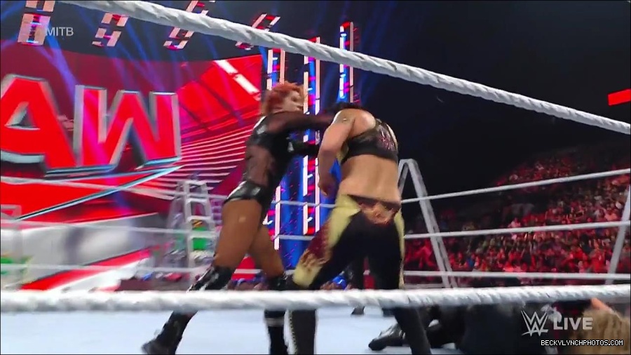 WWE_RAW_27th_June_2022_720p_WEBRip_h264_mp4_007365660.jpg