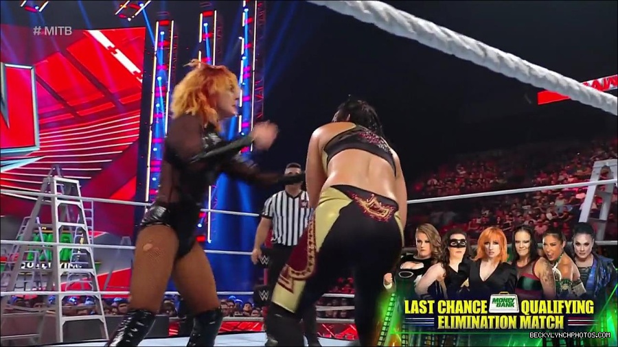 WWE_RAW_27th_June_2022_720p_WEBRip_h264_mp4_007366461.jpg