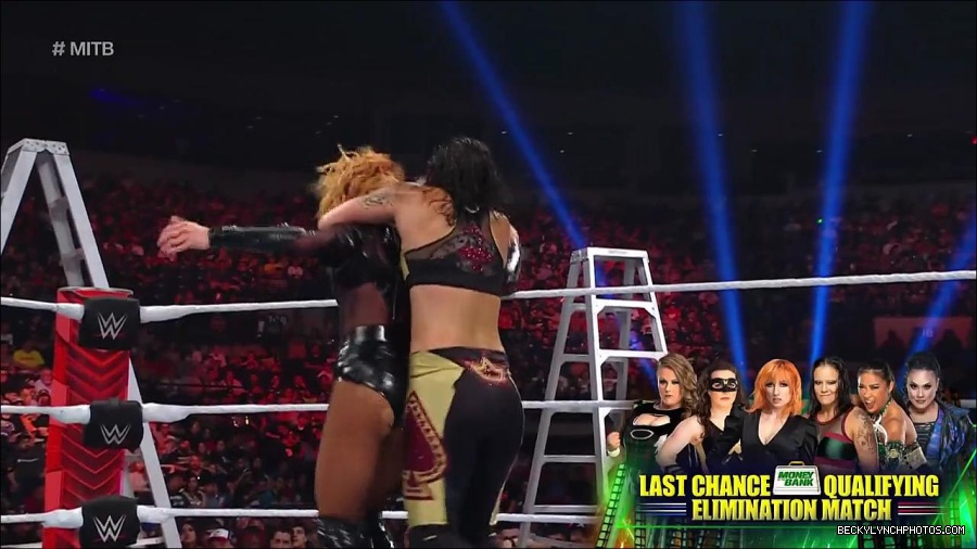 WWE_RAW_27th_June_2022_720p_WEBRip_h264_mp4_007369664.jpg