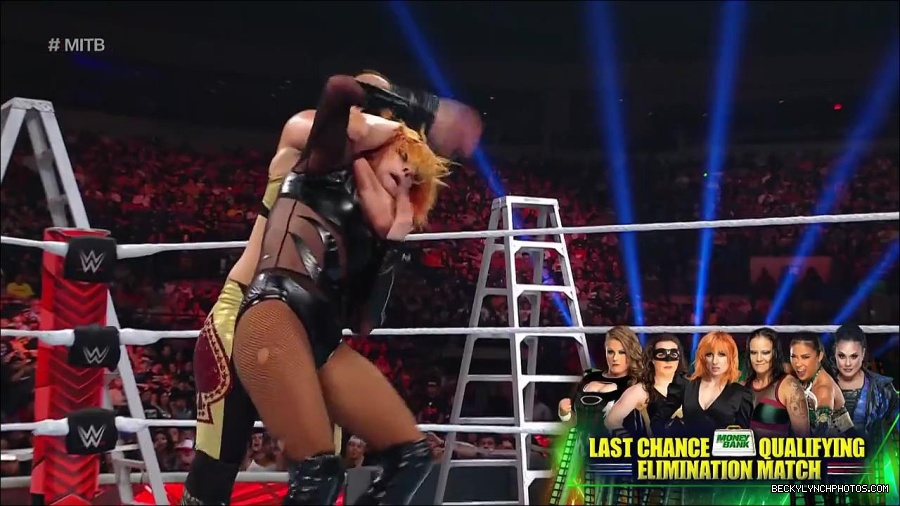 WWE_RAW_27th_June_2022_720p_WEBRip_h264_mp4_007371666.jpg