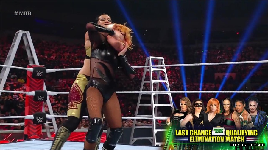 WWE_RAW_27th_June_2022_720p_WEBRip_h264_mp4_007372067.jpg