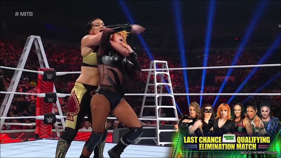 WWE_RAW_27th_June_2022_720p_WEBRip_h264_mp4_007372467.jpg