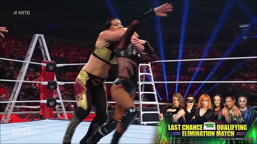 WWE_RAW_27th_June_2022_720p_WEBRip_h264_mp4_007372867.jpg
