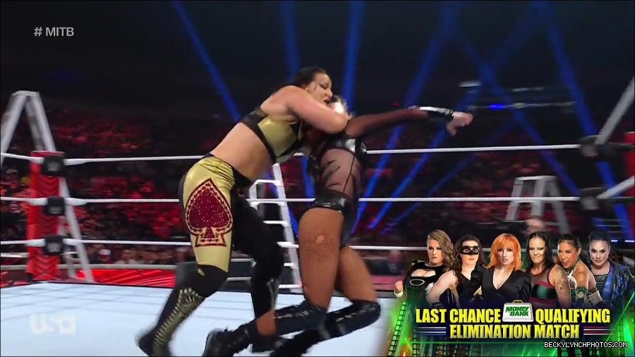 WWE_RAW_27th_June_2022_720p_WEBRip_h264_mp4_007373268.jpg