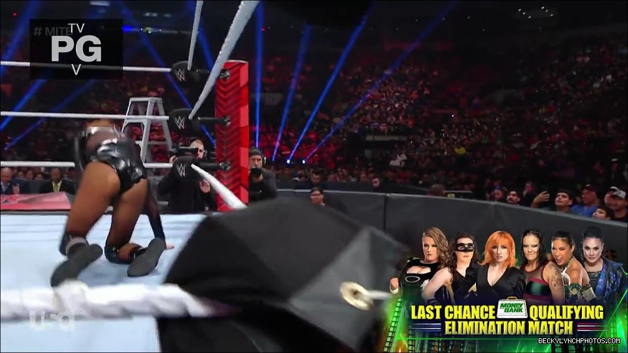 WWE_RAW_27th_June_2022_720p_WEBRip_h264_mp4_007374869.jpg