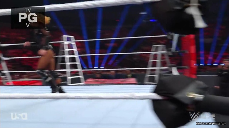 WWE_RAW_27th_June_2022_720p_WEBRip_h264_mp4_007376871.jpg