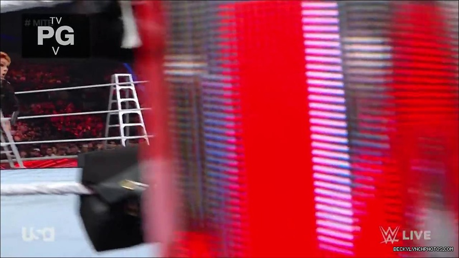 WWE_RAW_27th_June_2022_720p_WEBRip_h264_mp4_007379274.jpg