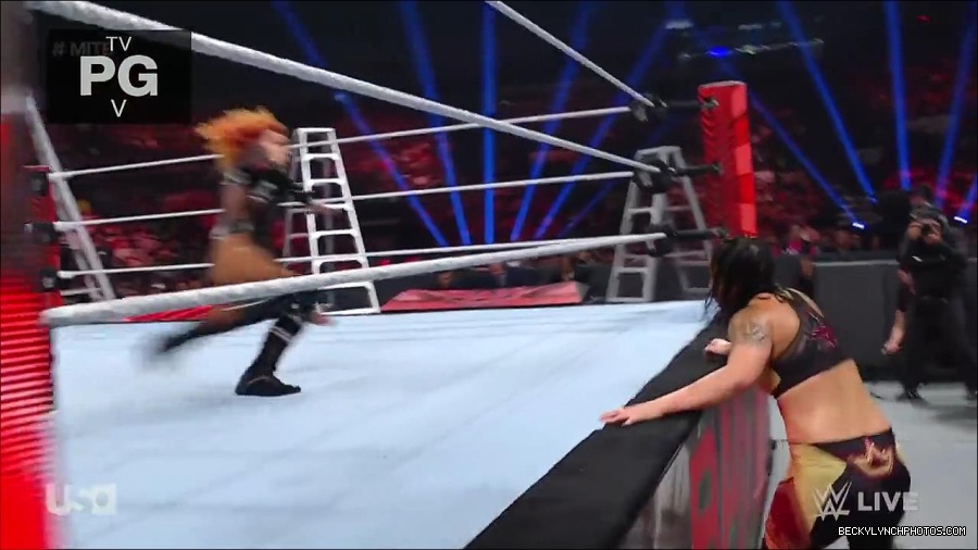 WWE_RAW_27th_June_2022_720p_WEBRip_h264_mp4_007379674.jpg