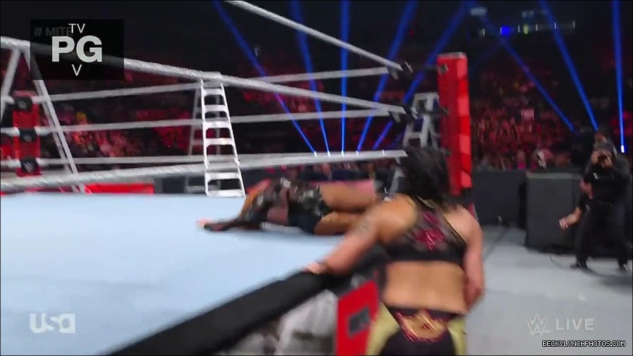WWE_RAW_27th_June_2022_720p_WEBRip_h264_mp4_007380075.jpg