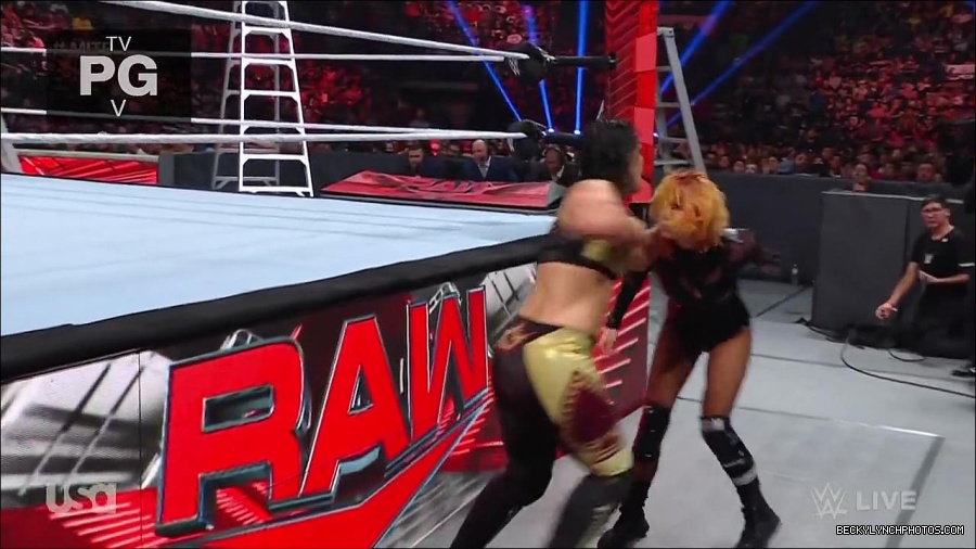 WWE_RAW_27th_June_2022_720p_WEBRip_h264_mp4_007381276.jpg