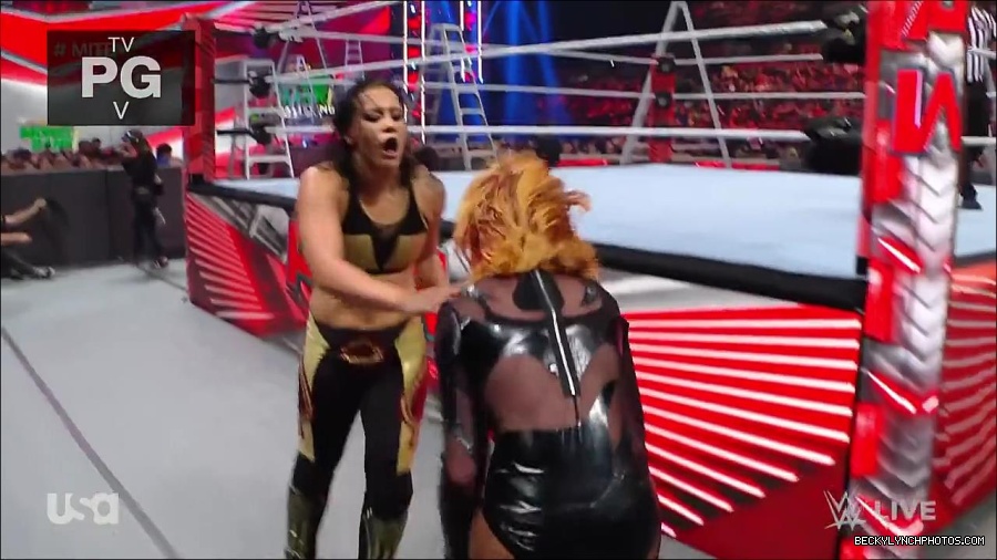 WWE_RAW_27th_June_2022_720p_WEBRip_h264_mp4_007383678.jpg